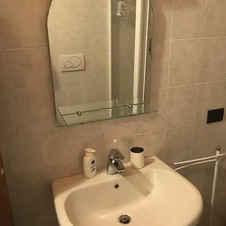 Sir Roy Apts Apartment Stresa